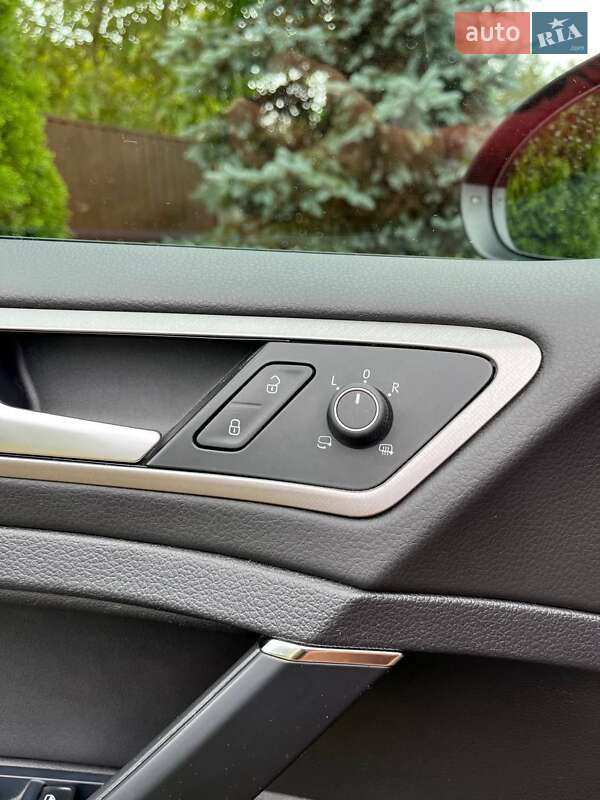 Хэтчбек Volkswagen e-Golf 2015 в Рожнятове