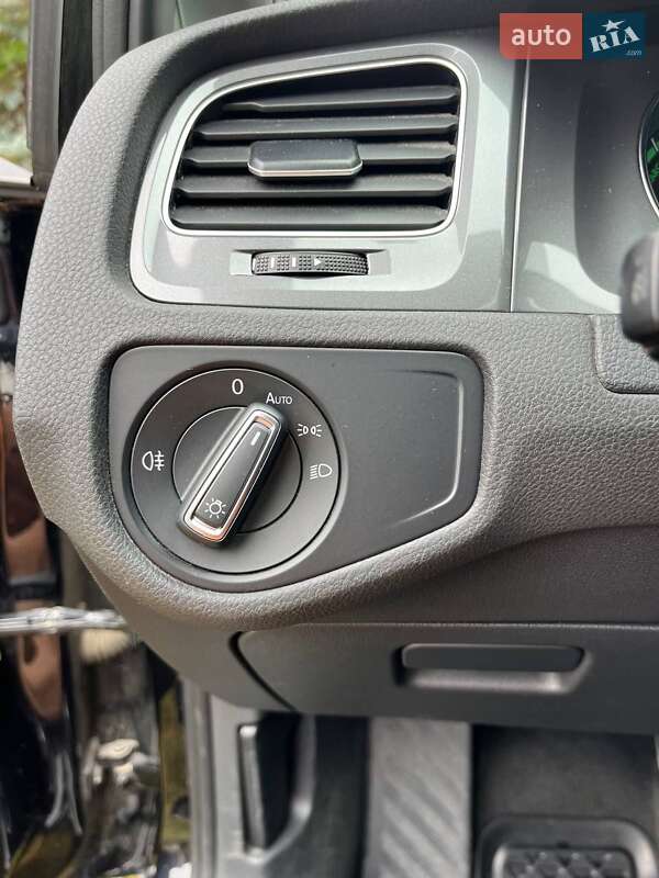 Хэтчбек Volkswagen e-Golf 2015 в Рожнятове