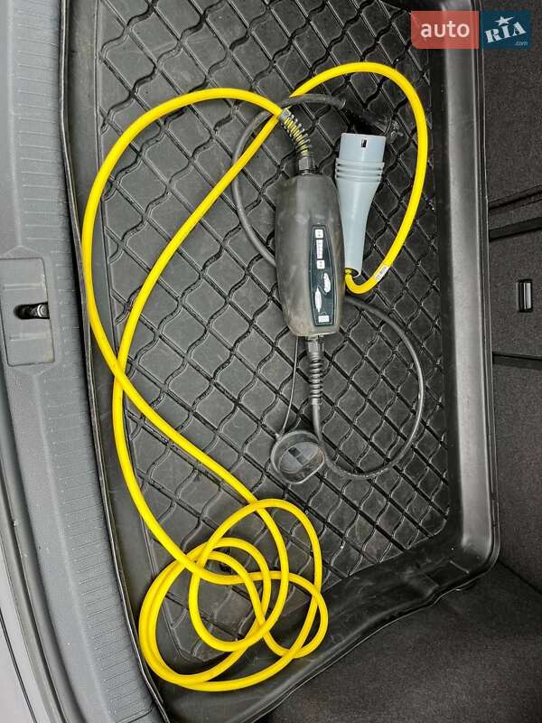 Хэтчбек Volkswagen e-Golf 2015 в Рожнятове