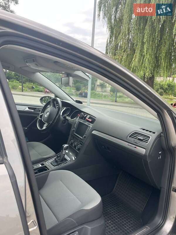 Хетчбек Volkswagen e-Golf 2014 в Львові