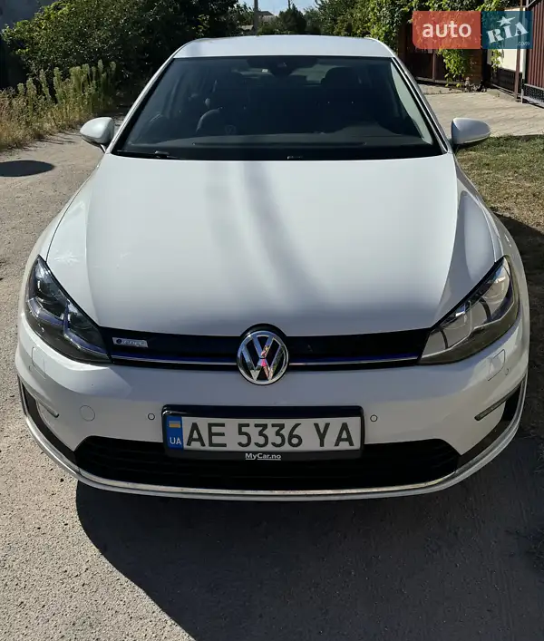 Хэтчбек Volkswagen e-Golf 2017 в 
