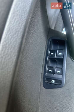 Хэтчбек Volkswagen e-Golf 2015 в 