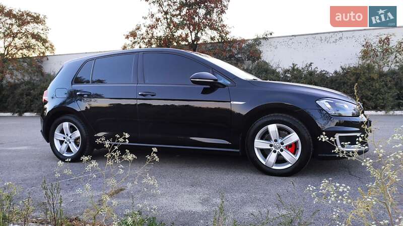 Хэтчбек Volkswagen e-Golf 2016 в Днепре