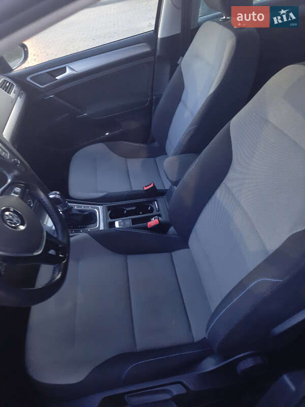 Хетчбек Volkswagen e-Golf 2015 в Чернівцях