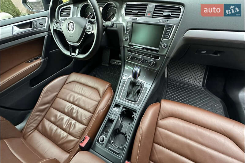 Хэтчбек Volkswagen e-Golf 2015 в Ивано-Франковске