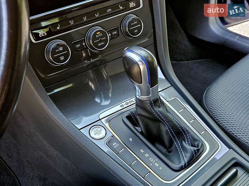 Хетчбек Volkswagen e-Golf 2017 в Дніпрі