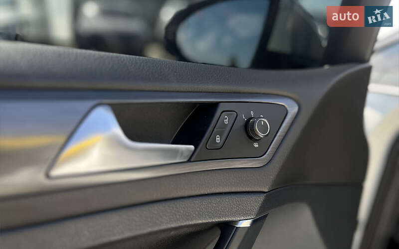 Хетчбек Volkswagen e-Golf 2017 в Мукачевому