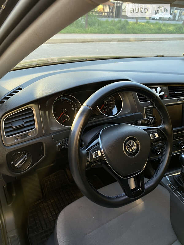 Хэтчбек Volkswagen e-Golf 2014 в Баранинцах фото 10 Хэтчбек Volkswagen e-Golf 2014 в Баранинцах