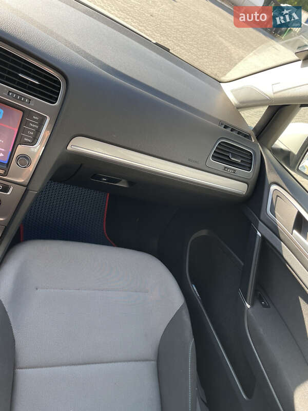 Хетчбек Volkswagen e-Golf 2014 в Львові