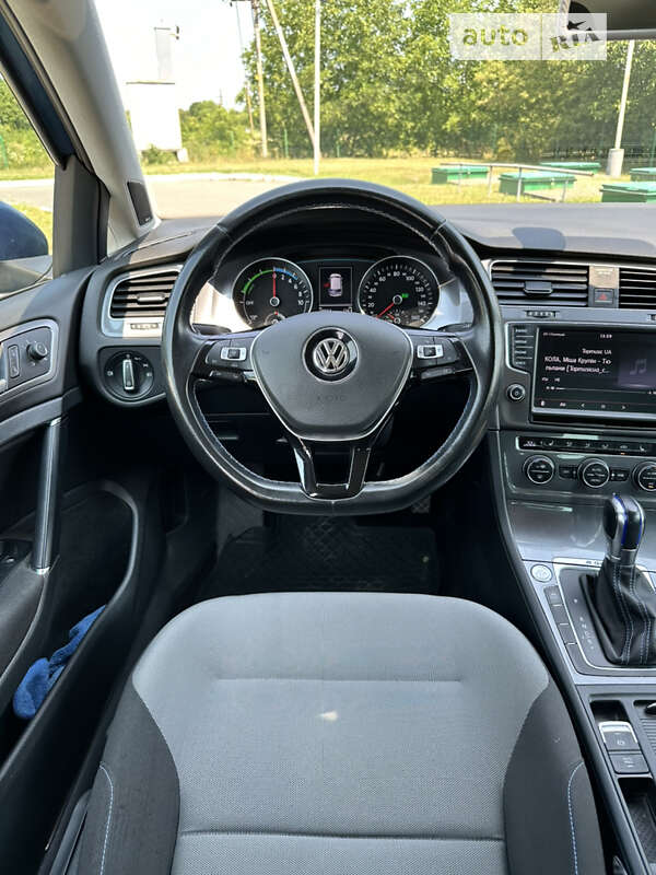 Хетчбек Volkswagen e-Golf 2015 в Володимирі