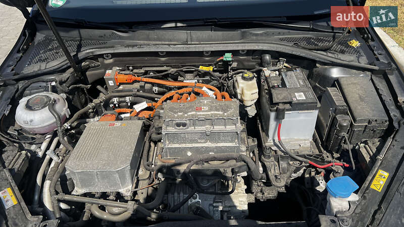 Хэтчбек Volkswagen e-Golf 2020 в Хмельницком