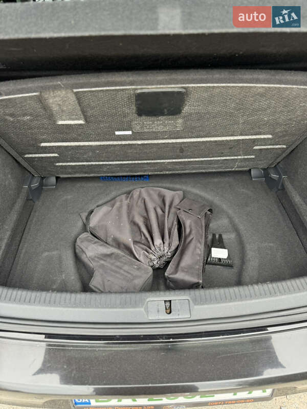 Хэтчбек Volkswagen e-Golf 2015 в Кропивницком