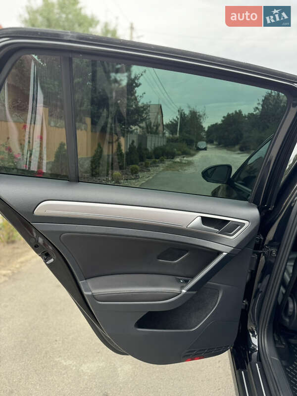 Хэтчбек Volkswagen e-Golf 2015 в Кропивницком