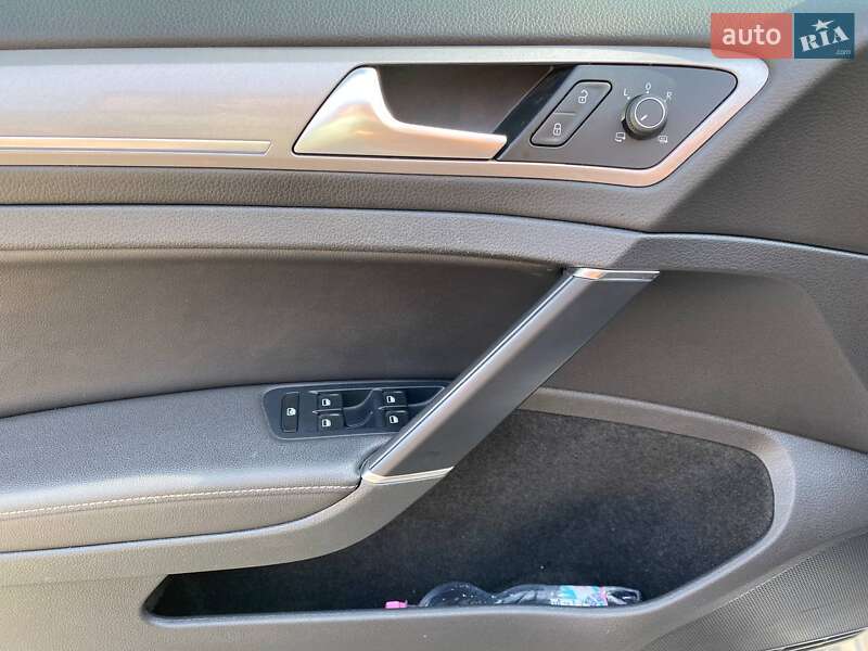 Хэтчбек Volkswagen e-Golf 2015 в Луцке