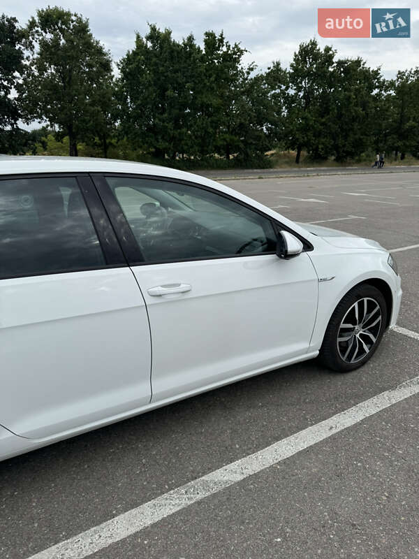 Хэтчбек Volkswagen e-Golf 2019 в Кропивницком