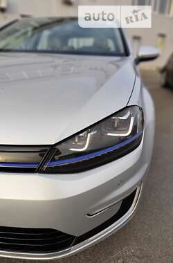 Хэтчбек Volkswagen e-Golf 2015 в Киеве