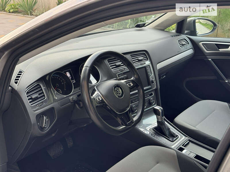 Хетчбек Volkswagen e-Golf 2015 в Красилові