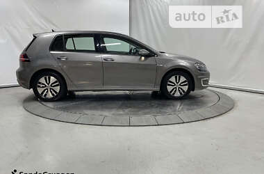 Хэтчбек Volkswagen e-Golf 2015 в 
