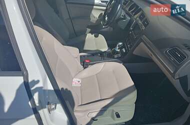 Хэтчбек Volkswagen e-Golf 2015 в 