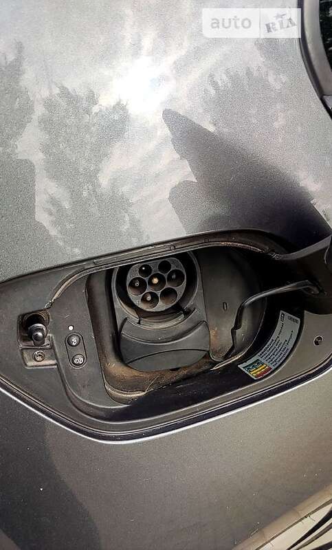 Хэтчбек Volkswagen e-Golf 2017 в Кривом Роге