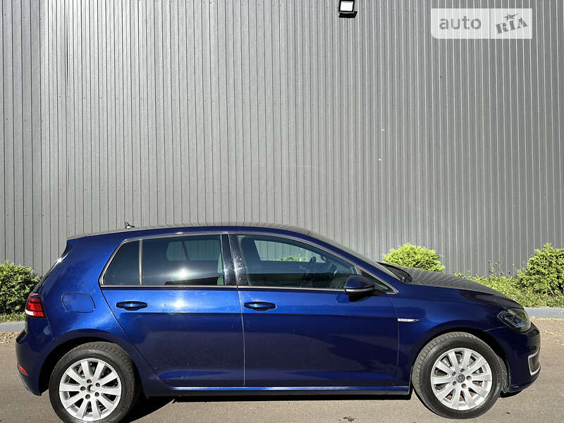 Хетчбек Volkswagen e-Golf 2017 в Києві