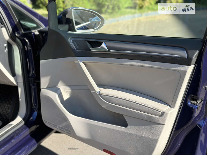 Хетчбек Volkswagen e-Golf 2017 в Києві