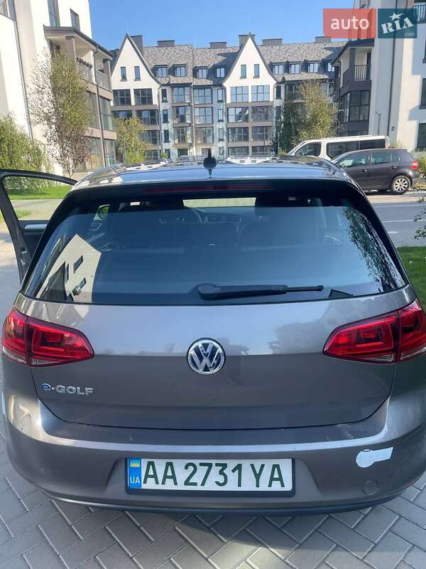 Хэтчбек Volkswagen e-Golf 2015 в Киеве