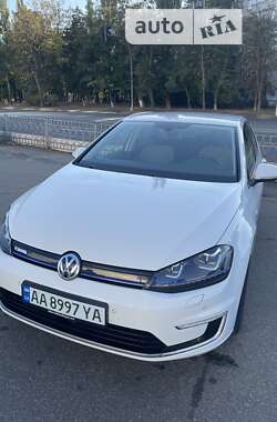 Хетчбек Volkswagen e-Golf 2016 в Києві