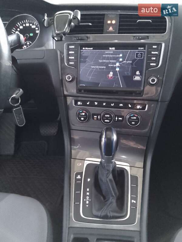 Хетчбек Volkswagen e-Golf 2014 в Києві