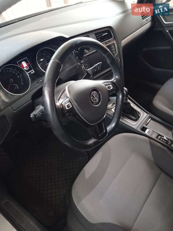 Хетчбек Volkswagen e-Golf 2014 в Києві