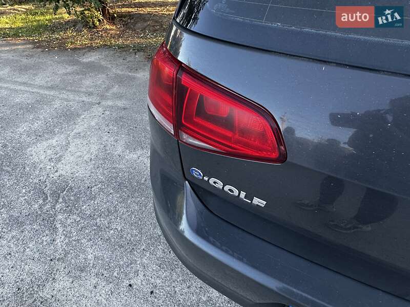 Хэтчбек Volkswagen e-Golf 2016 в Днепре