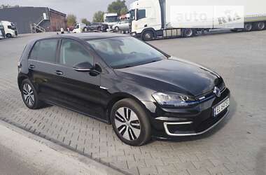 Хетчбек Volkswagen e-Golf 2015 в Житомирі