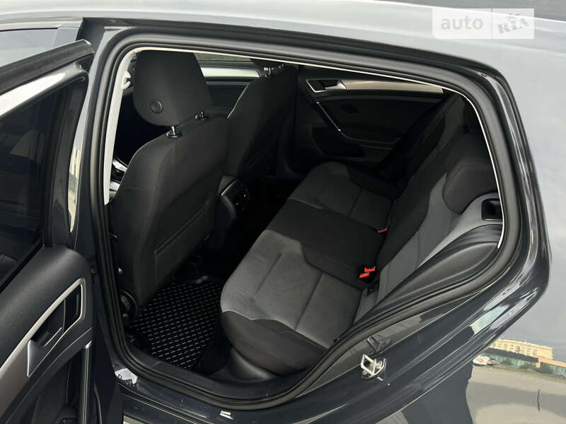 Хэтчбек Volkswagen e-Golf 2015 в Хмельницком