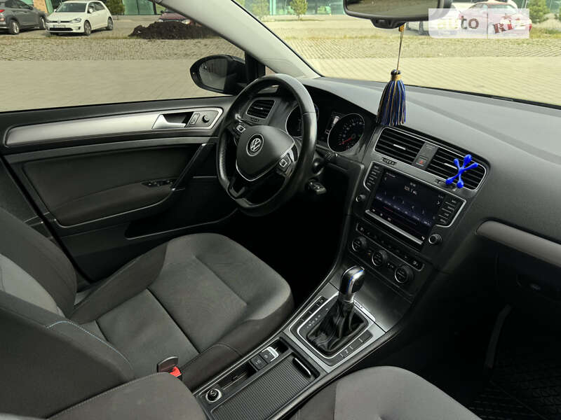 Хэтчбек Volkswagen e-Golf 2015 в Хмельницком