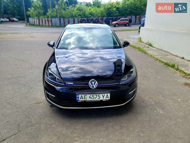 Хетчбек Volkswagen e-Golf 2014 в Дніпрі