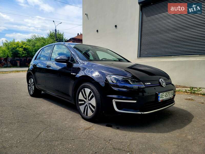 Хетчбек Volkswagen e-Golf 2014 в Дніпрі