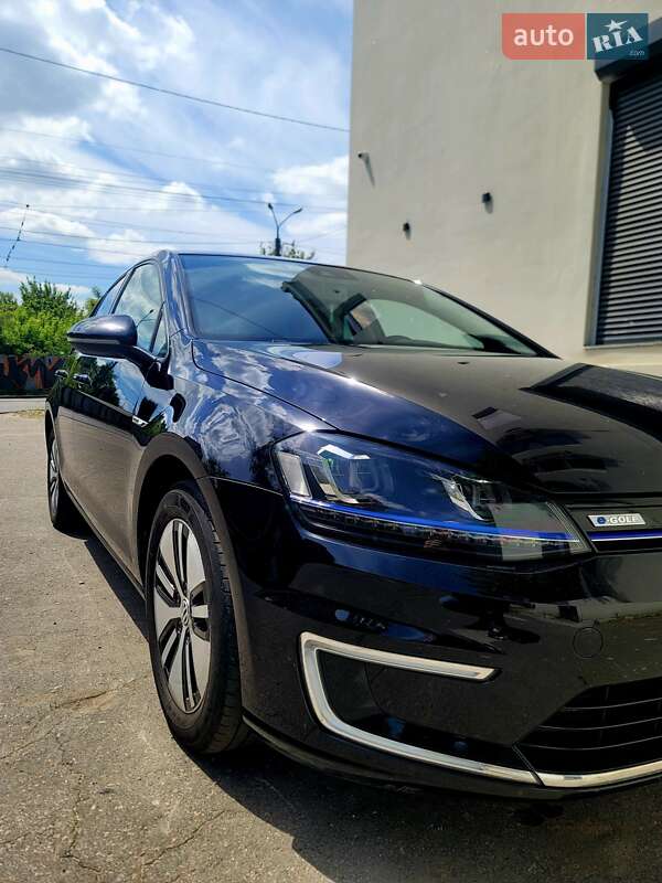 Хетчбек Volkswagen e-Golf 2014 в Дніпрі