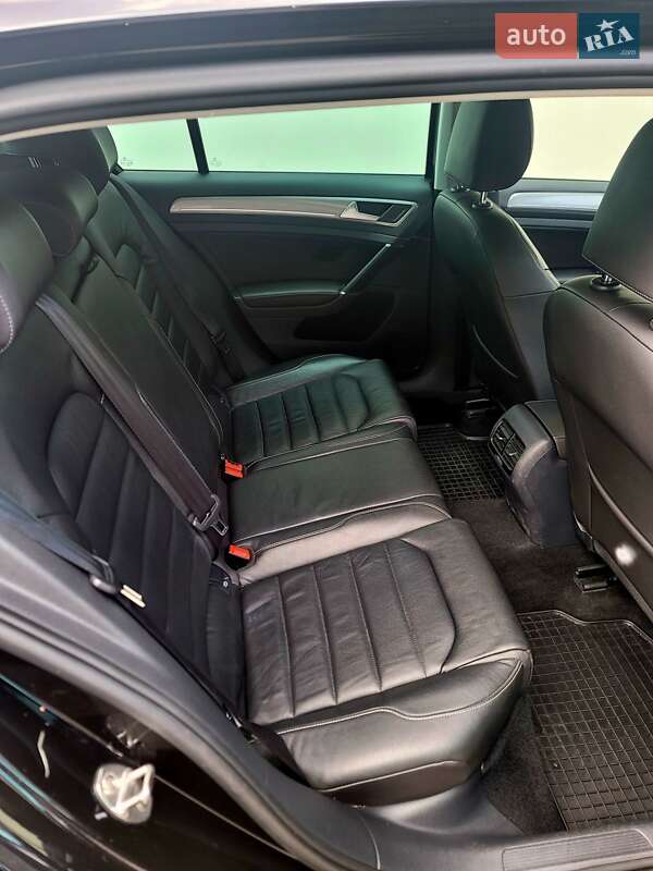 Хетчбек Volkswagen e-Golf 2014 в Дніпрі