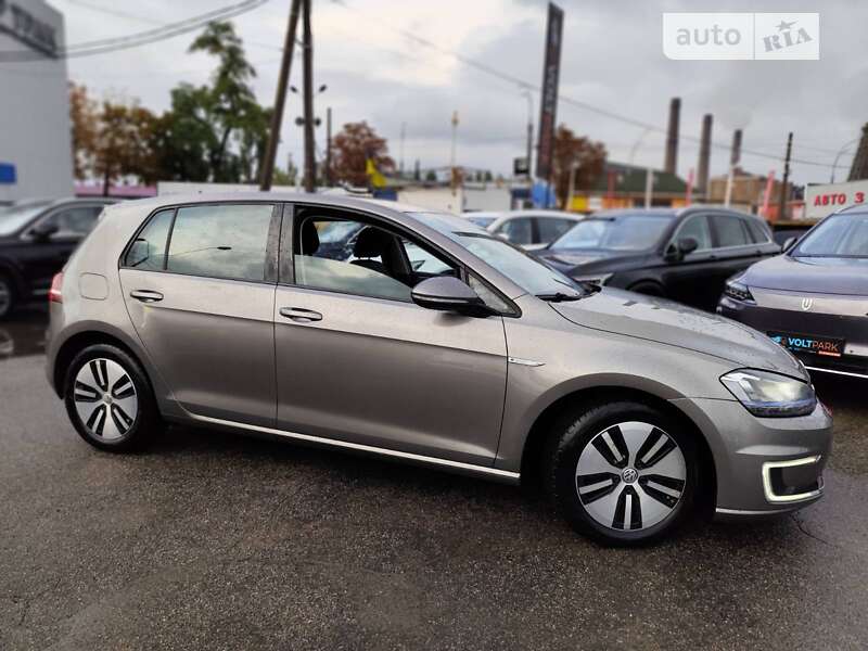 Хетчбек Volkswagen e-Golf 2015 в Києві