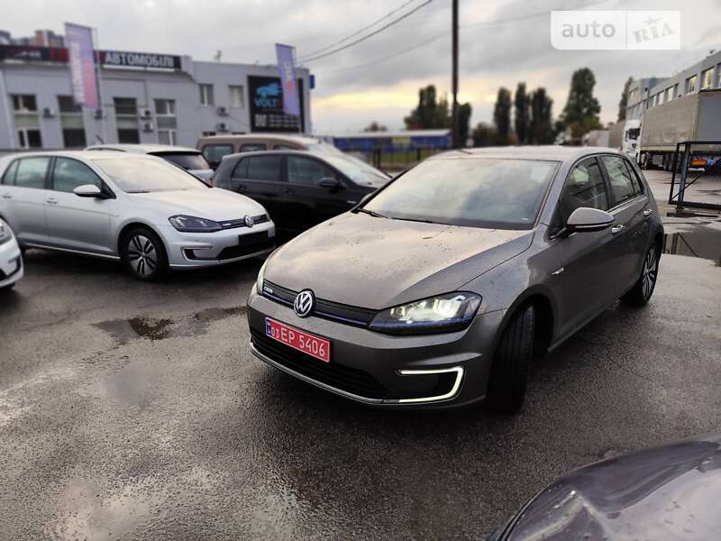 Хетчбек Volkswagen e-Golf 2015 в Києві