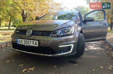 Хэтчбек Volkswagen e-Golf 2015 в 