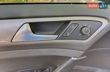 Хэтчбек Volkswagen e-Golf 2015 в 