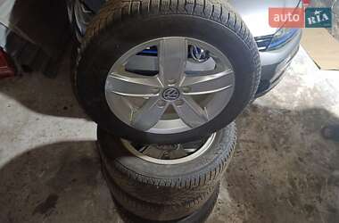 Хэтчбек Volkswagen e-Golf 2015 в 