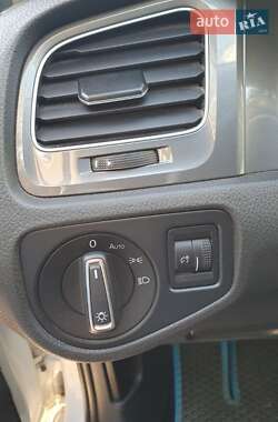 Хетчбек Volkswagen e-Golf 2015 в 
