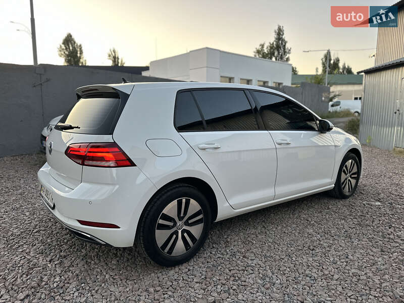 Хетчбек Volkswagen e-Golf 2018 в Києві