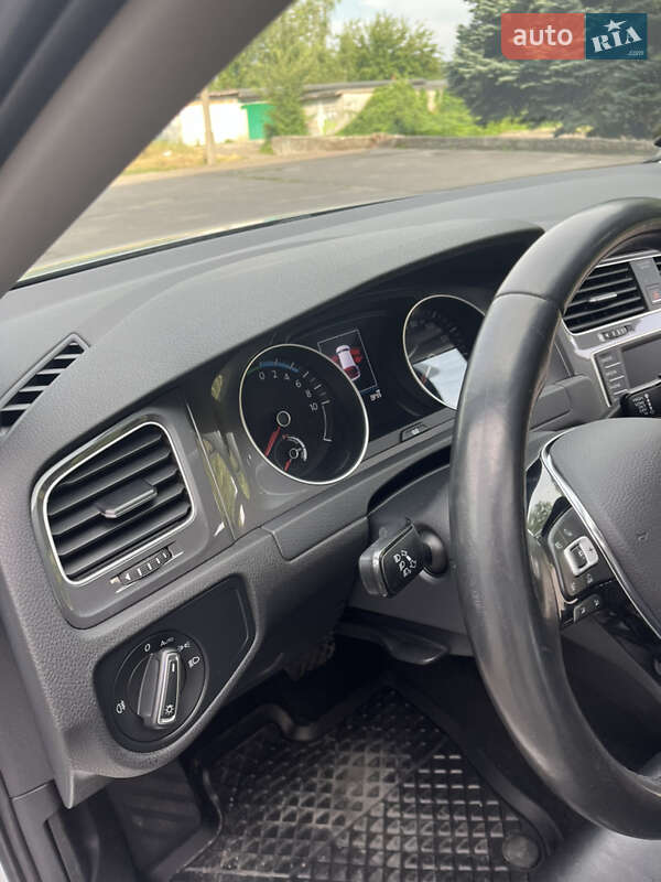 Хэтчбек Volkswagen e-Golf 2016 в Кривом Роге