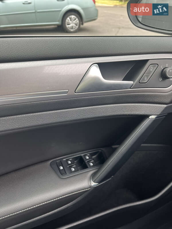 Хэтчбек Volkswagen e-Golf 2016 в Кривом Роге