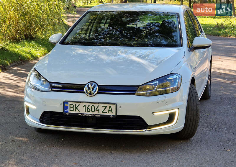 Хетчбек Volkswagen e-Golf 2017 в Рівному