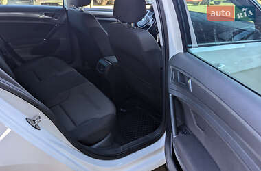 Хетчбек Volkswagen e-Golf 2017 в 