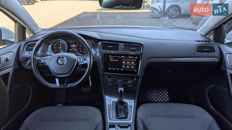 Хетчбек Volkswagen e-Golf 2017 в Рівному